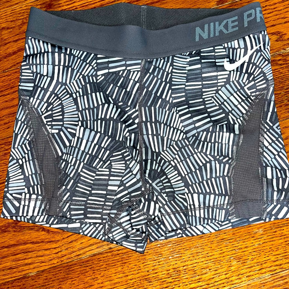 Nike pro shorts small